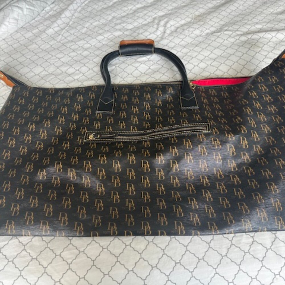 Dooney & Bourke Large Duffel in Saffiano Leather - Classic D&B Logo - NEW!